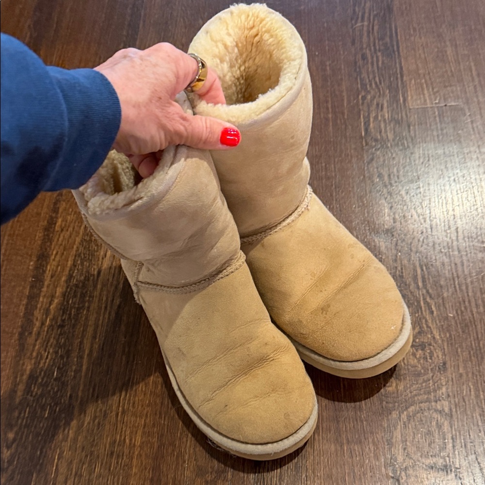 UGG Cozy Tan Shearling Women's Boots 8